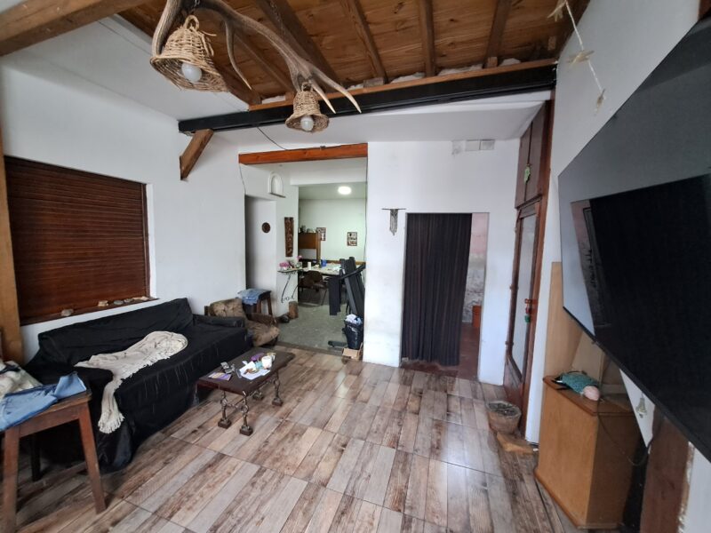 CASA EN VENTA SOBRE LOTE PROPIO 8.86 X 27.5 / LOTE 243M2 OPORTUNIDAD ÚNICA PARA INVERTIR