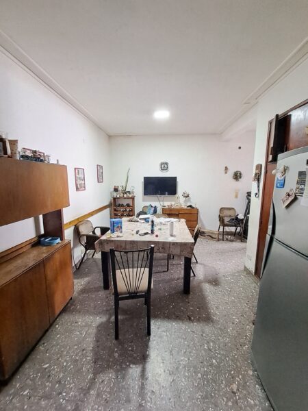 CASA EN VENTA SOBRE LOTE PROPIO 8.86 X 27.5 / LOTE 243M2 OPORTUNIDAD ÚNICA PARA INVERTIR