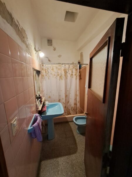 CASA EN VENTA SOBRE LOTE PROPIO 8.86 X 27.5 / LOTE 243M2 OPORTUNIDAD ÚNICA PARA INVERTIR